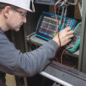 Electronics diagnostics with oscilloscope